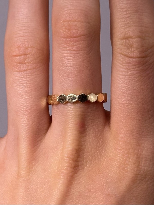 18K Yellow Gold Honeycomb Hexagon Band Ring Size 8.5 Geometric Stackable