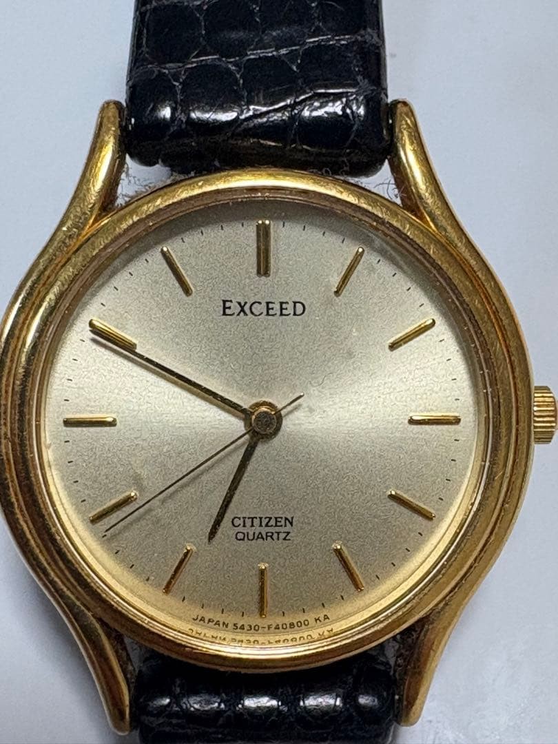 三角の置時計 CITIZEN スペースエイジ クォーツ ヴィンテージ ゴールド