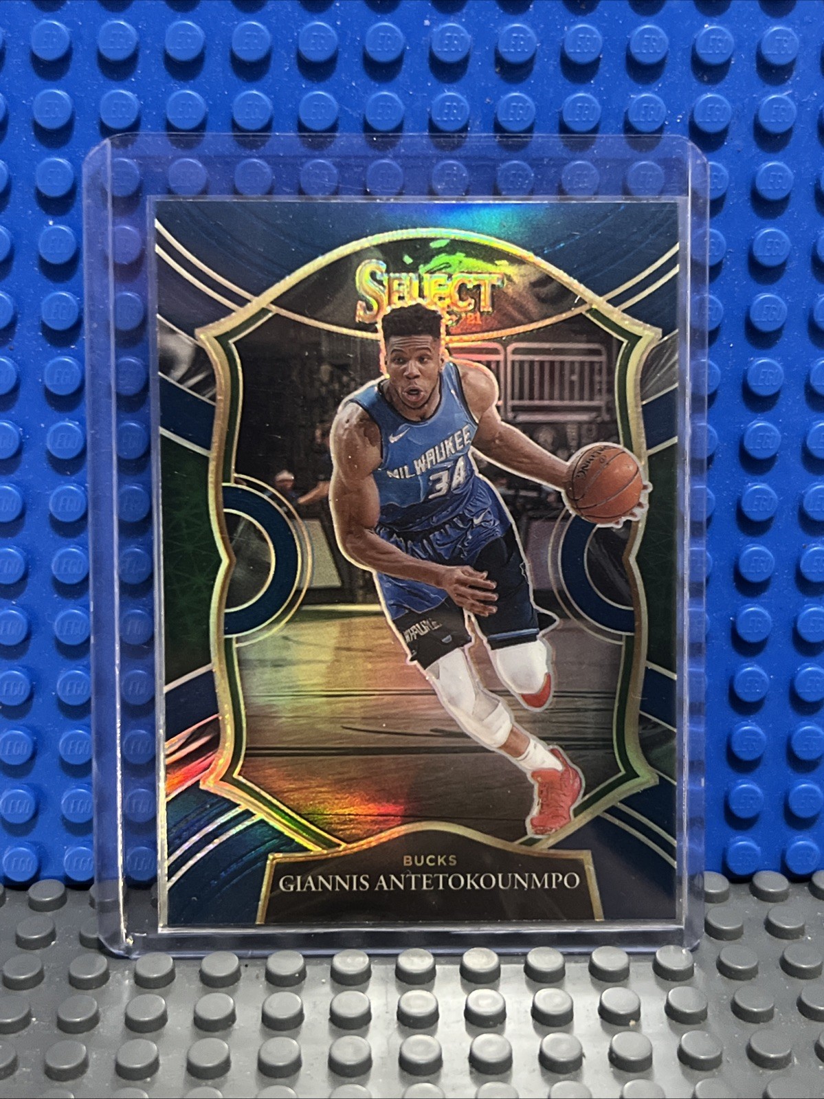 2020-21 Panini Select Giannis Antetokounmpo Concourse Blue Prizm #54