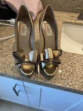 Valentino Garavani bow platform gold patent heels Size 39.5 /9.5