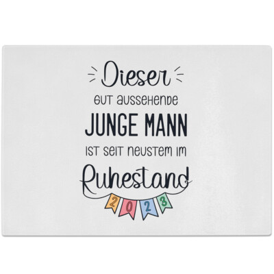Dieser gut aussehende junge Mann ist seit neustem im Ruhestand 2023 10601008531
