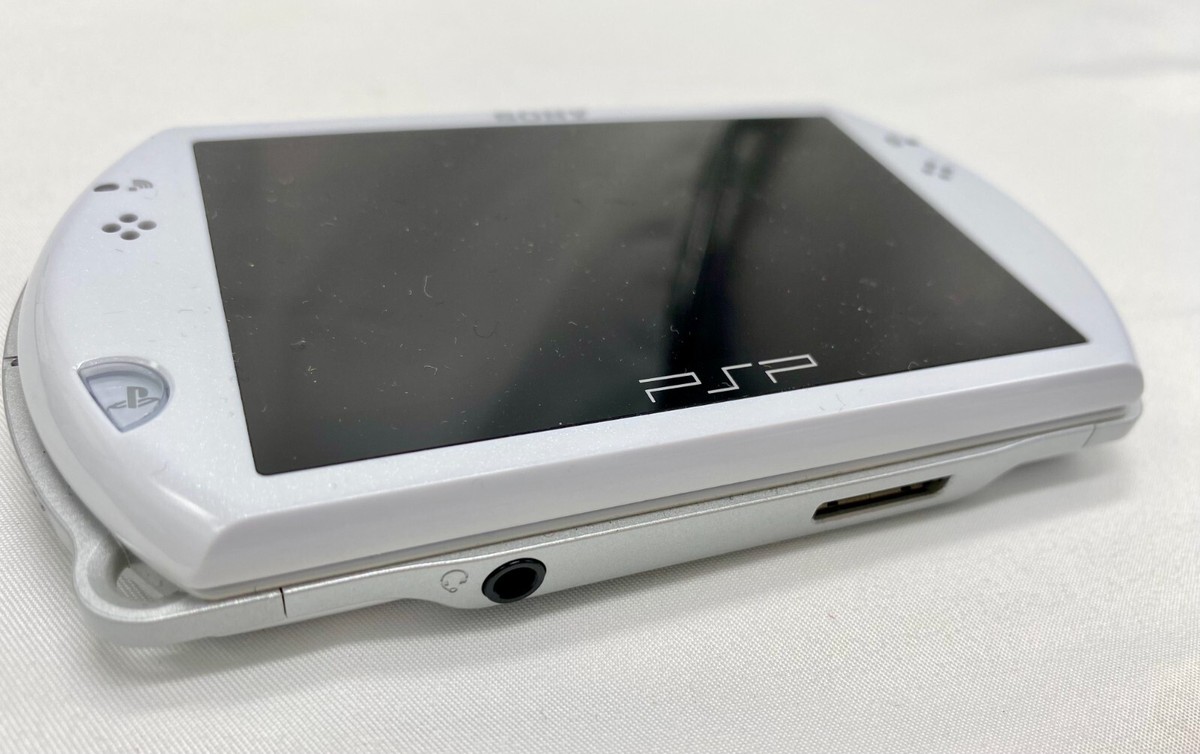 Sony Playstation Portable PSP GO Pearl White PSP-N1000PW BOX Exc
