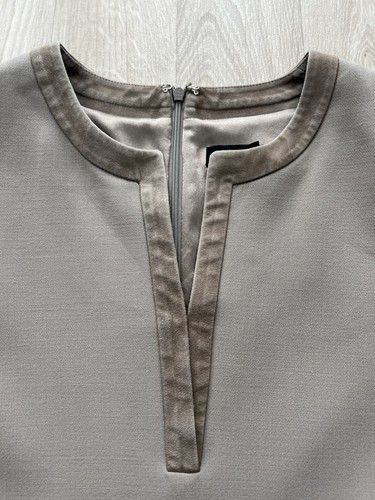 Elegant and timeless Ralph Lauren Black Label dress in a flattering fitted silho - Picture 10 of 20
