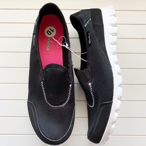 black mesh skechers