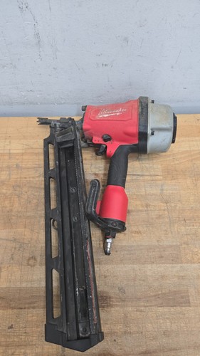 Milwaukee 7200-20, Pneumatic Round Head Framing Nailer USED