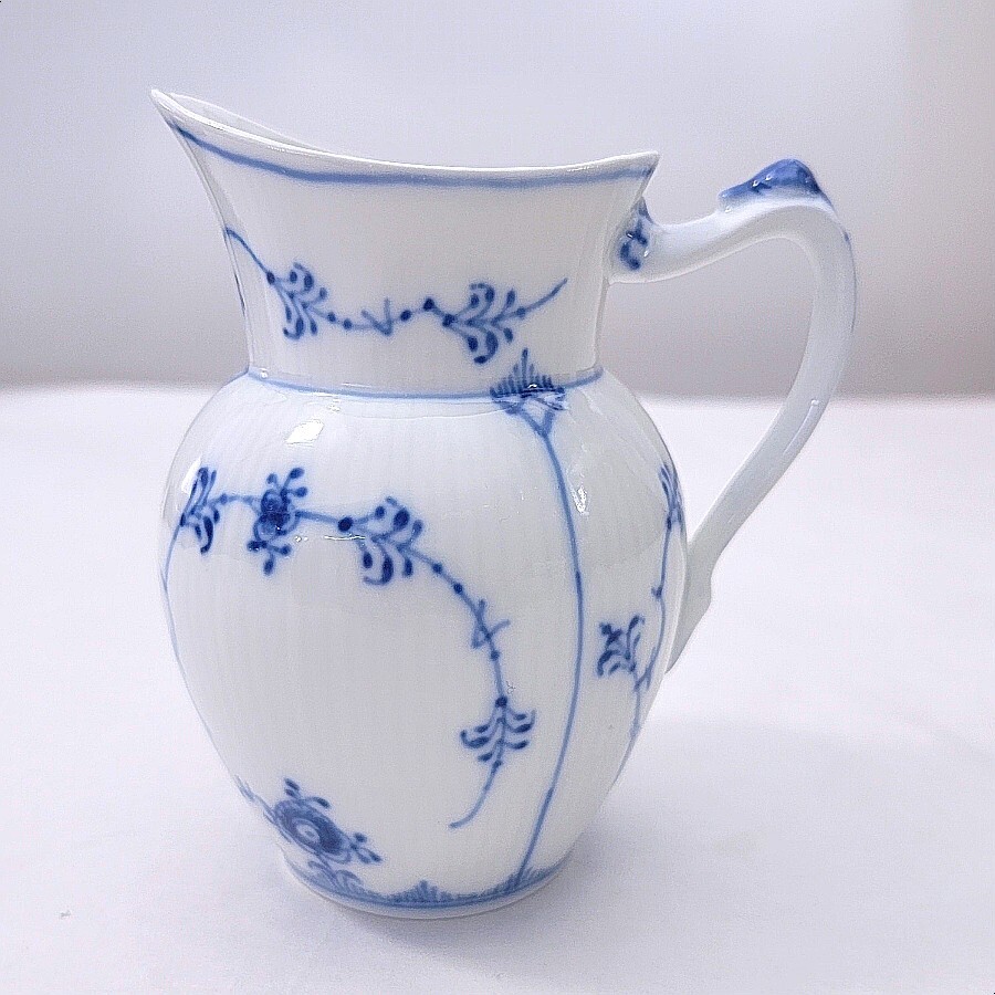 【 】ロイヤルコペンハーゲン　428 Royal Copenhagen Denmark Blue Fluted Plain Creamer #61 428 | eBay