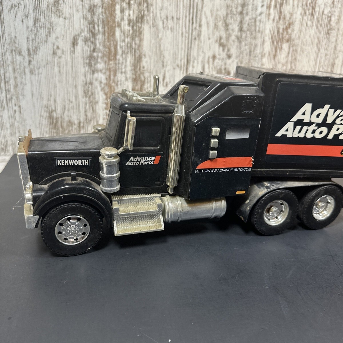 1996 Buddy L Kenworth Advance Auto Parts 18 Wheel Tractor Trailer