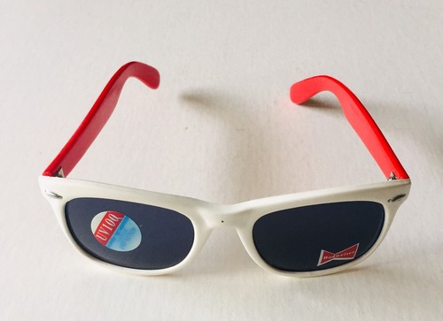 Occhiali da sole One Budwaiser montatura bianca rossa con lenti nere UV100 (M33) unisex - Foto 2 di 11