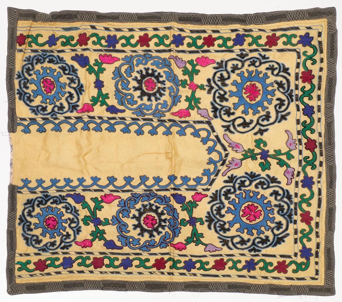 ウズベキスタン　ビンテージスザニ Antique Uzbek Suzani Fabric Tapestry 37