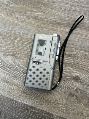 SONY M-635VK Vor Microcassette Recorder - FOR Repair, turns on, no spin 