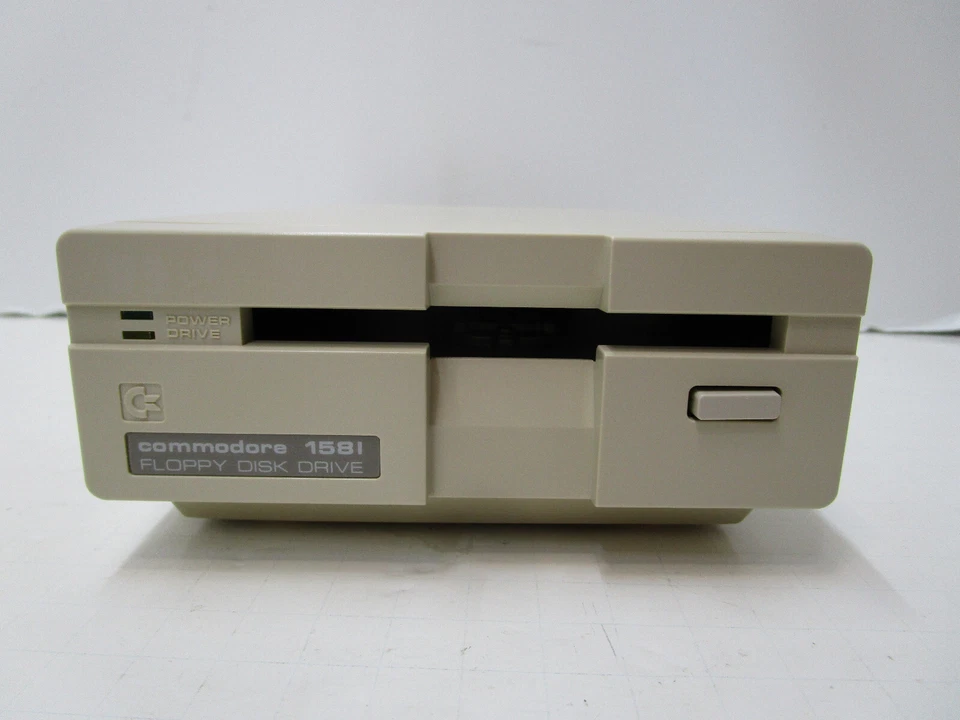 COMMODORE 1581 DISK DRIVE FOR C64 64C C128 TESTED AND WORKING LOT #47 - Image 2 of 4