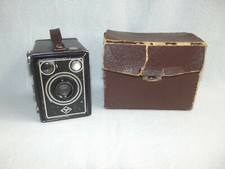 Stara rolowa kamera filmowa - pudełko Agfa z tekturową torbą