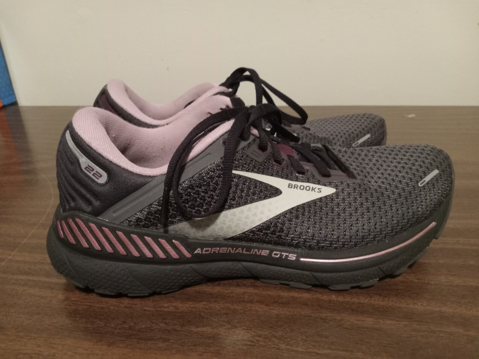 Brooks Adrenaline GTS 22 Women's Sz 9 Road Running Trainer Gym Black Pink Shoes