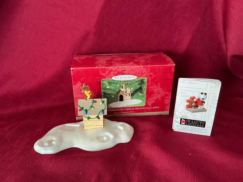 WOODSTOCK ON DOGHOUSE ~ 1st Of 5 ~ SNOOPY CHRISTMAS ~ Hallmark Keepsake Ornament