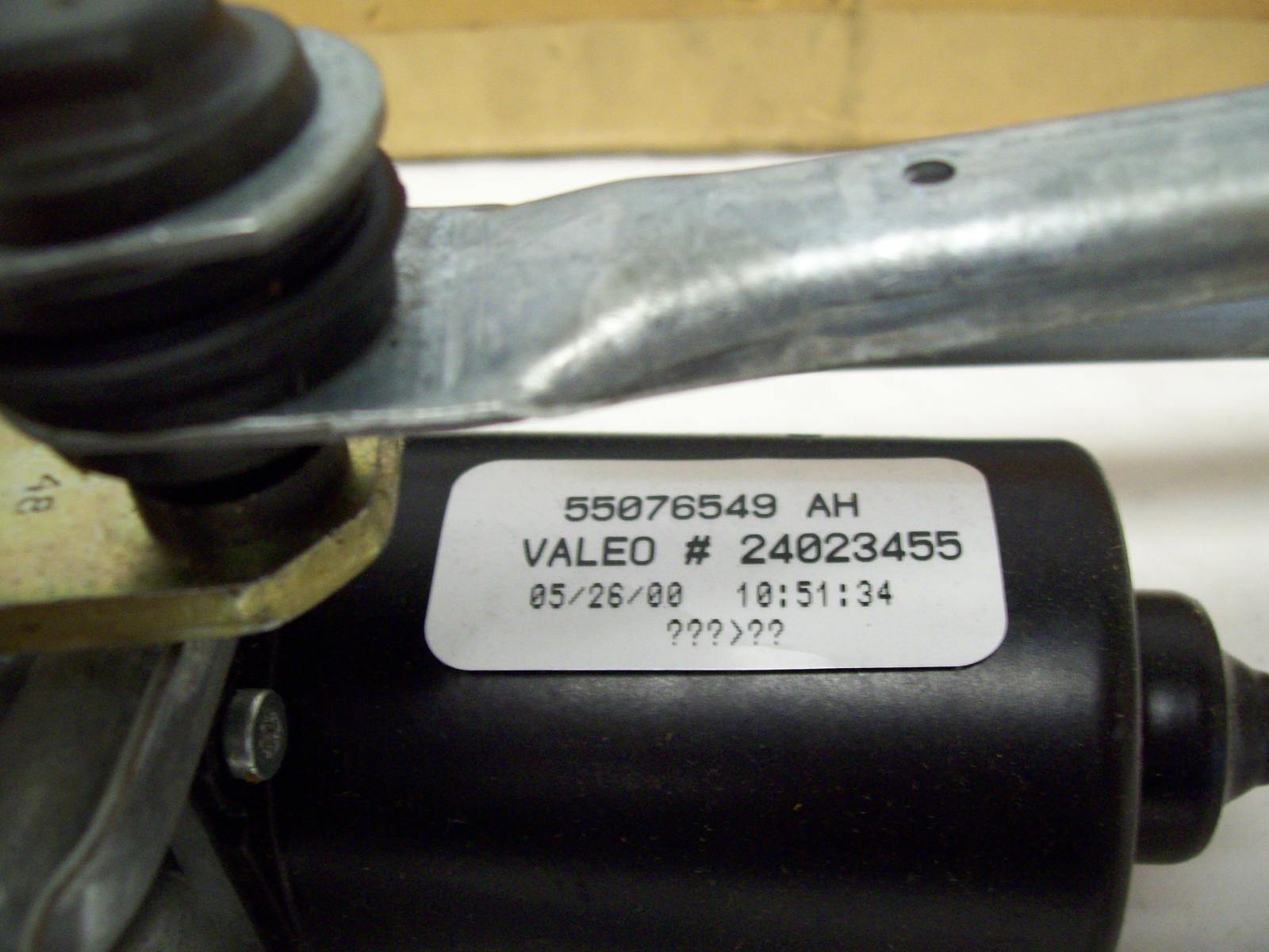 MOPAR WIPER MOTOR & ARM ASSEMBLY A0133200136 OR 24023450 LATE 90,S PICK