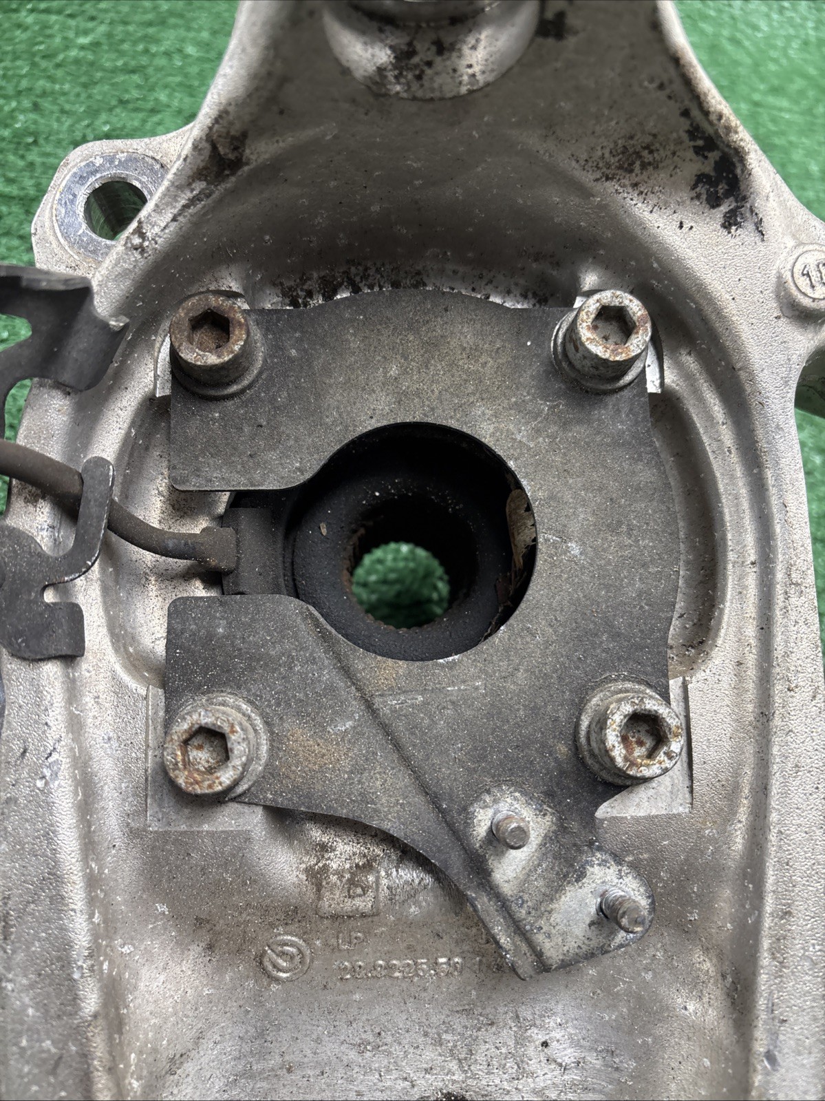 03-08 Maserati Quattroporte M139 Front Left Side Bearing Spindle Knuckle Hub OEM