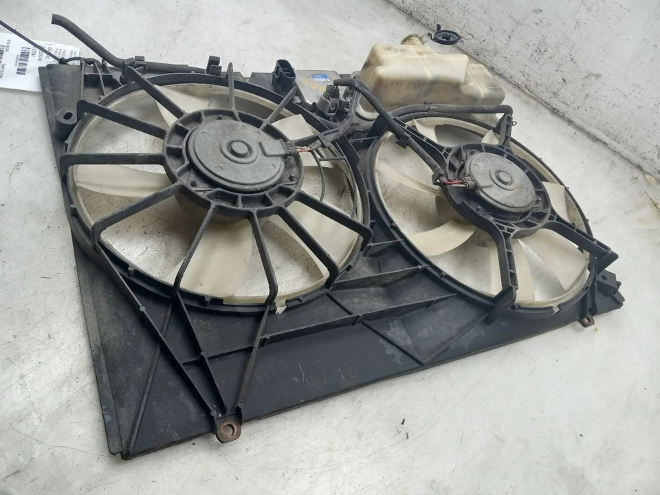 Conjunto de ventilador de motor de ventilador de radiador compatible con 07-10 SIENNA Foto 2 de 4