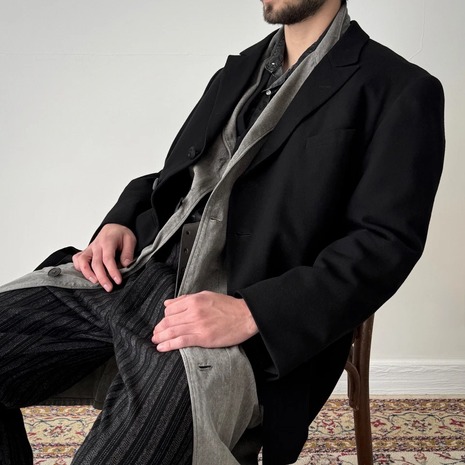 Antiguo abrigo suizo de lana negro a medida con fecha de 1925 Foto 2 de 4