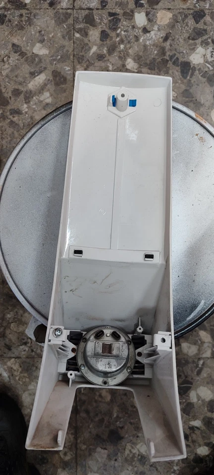 CALANDRA NASELLO PER VESPA PX 125 150 200 COMPLETO DI TARGHETTE Clacson Verniat - Immagine 2 di 2