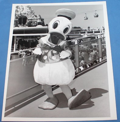 RARE VINTAGE DISNEYLAND PUBLICITY PHOTO DONALD DUCK IN