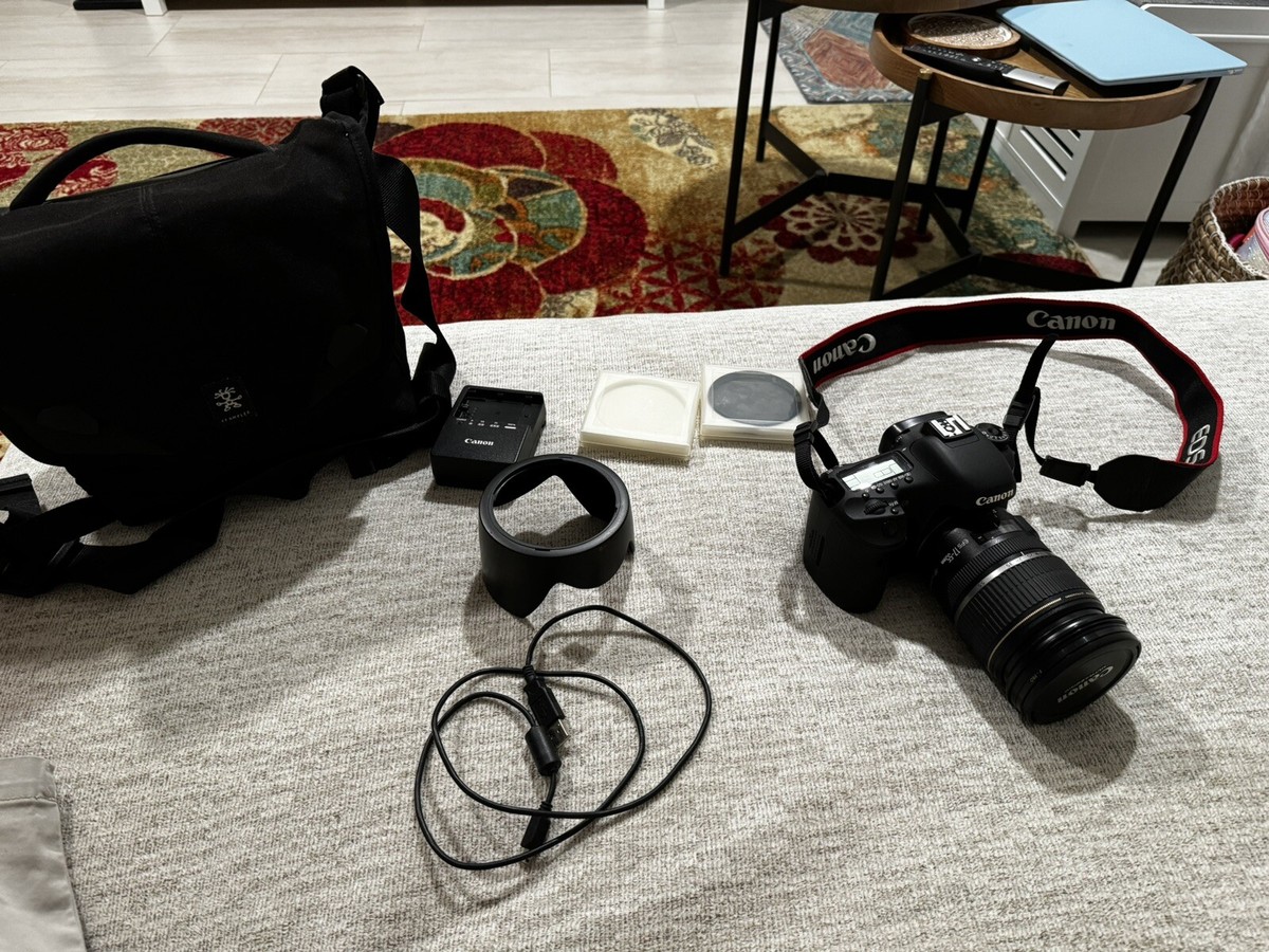 Canon EOS 7D (DS126251) DSLR Camera w/EFS 17-55mm Lens & Extras | eBay
