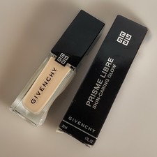 Givenchy Prisme Libre Skin Caring Glow Founda...