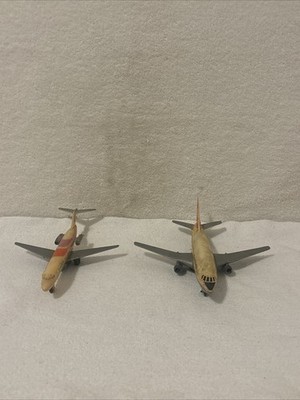 (2) Vintage Hawaiian Air Boeing 737 plastic Air plane collectibles Hong Kong