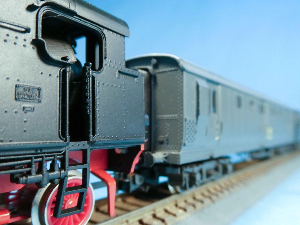 RIVAROSSI HO 1114 FS Gr.940 2-8-2 TANK LOCOMOTIVE +3 ARDESIA GREY CARS-1970sOBs - Image 3 of 4