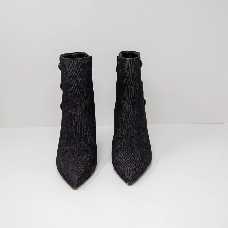 Botas jeans L'Agence Theodora bloco salto alto dedo apontado botão detalhe tornozelo - Imagem 2 de 4