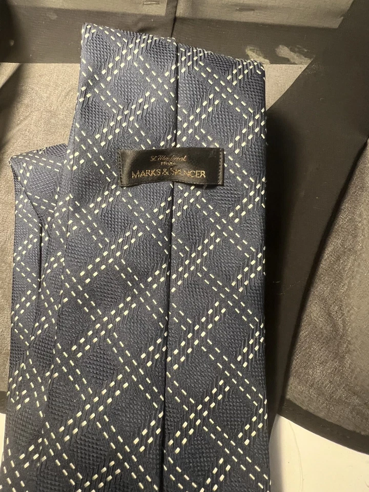 Marks and Spencers蓝色白色灰色条纹经典领带 — 第 2/2 张图片