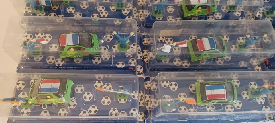 18 SONDERMODELLE FUSSBALL EM SMART BELGIUM, SPAIN, SIKU 4933 4936 4941 OVP BOX - Bild 3 von 4