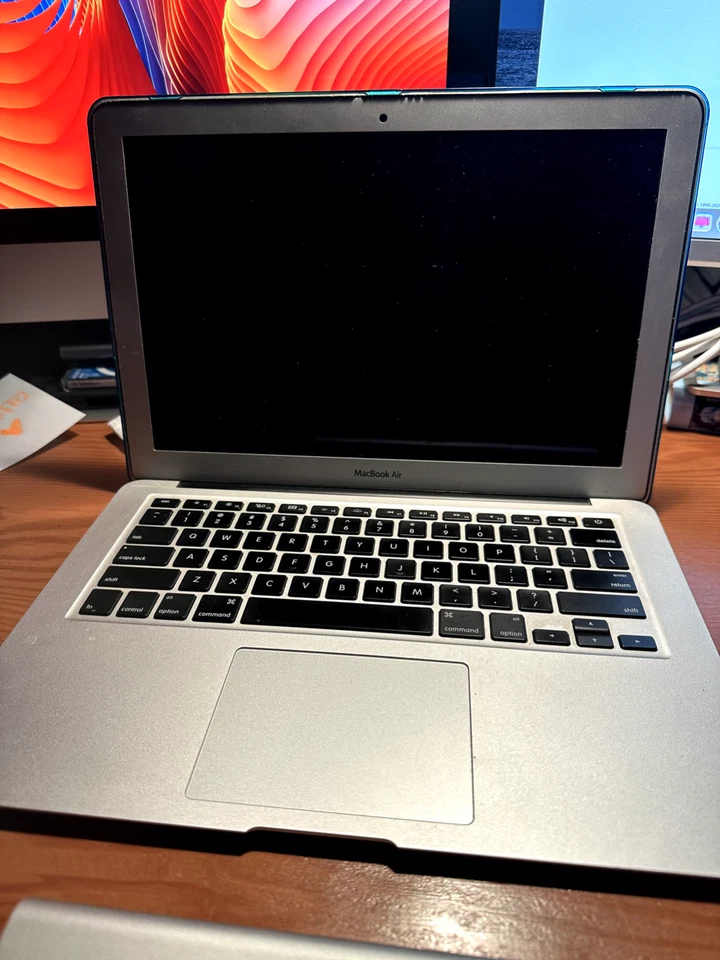 Apple MacBook Air 13" · i5 3th gen 1.8 GHz · 8GB · 128GB, foto 1 di 2