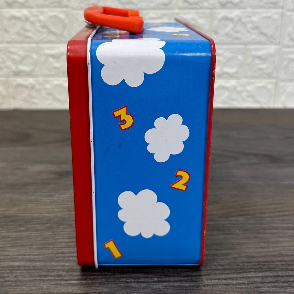 Fiambrera de hojalata Thomas Train and Friends Back To School de colección cerradura de empuje de metal rojo  Foto 4 de 4