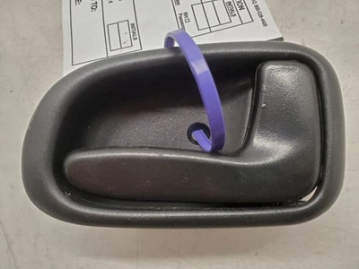 Geo Prizm LSI, Front Right Interior Door Handle, 1993-1996, Black, 94855818 - Image 1 of 4