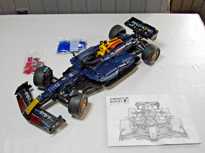 MOC: Oracle Red Bull Racing RB20 Formel 1 Rennauto