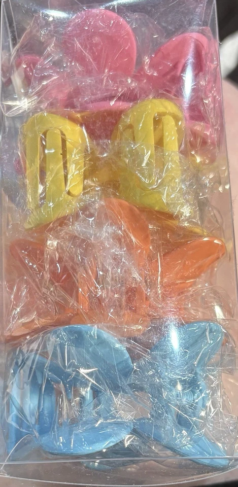 4 Flower Hair Clips - Image 1 of 1
