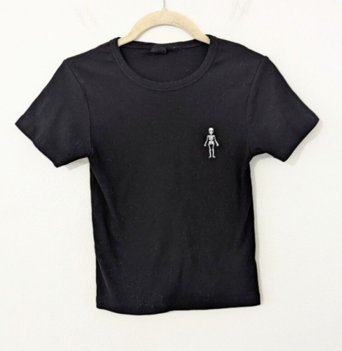 Urban Outfitters Embroidered Skeleton Baby Tee Short Sleeve Black Medium M - Afbeelding 1 van 6