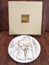 Mikasa Holiday 6.5in Elegance Fine Porcelain Ivory Gold 3D Plaque Plate FK001