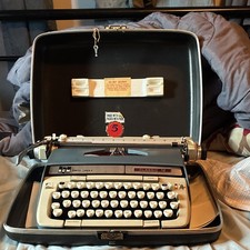 Smith-Corona SCM Classic 12 Portable Typewriter with Case - Classic 12 Model thumbnail