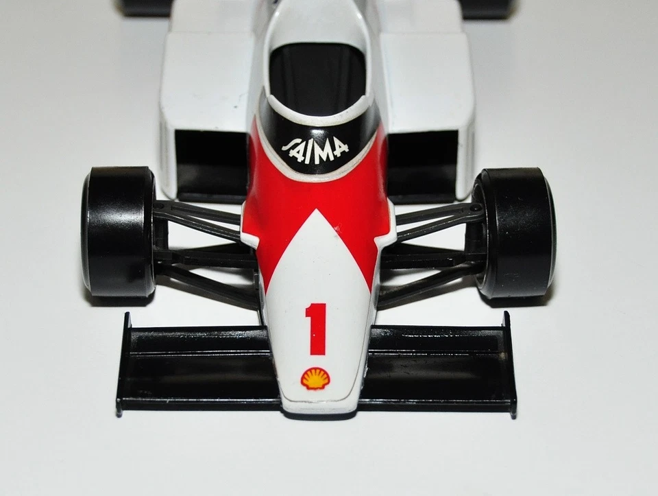 Burago 6106 McLaren MP4/2 Alain Prost F1 scala 1:24 made in Italy anni 80 - Immagine 3 di 4