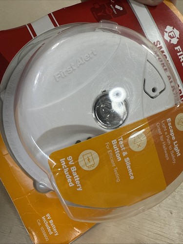 First Alert 1039800 SA304CN3 Ionization Smoke Alarm with Escape Light - Picture 5 of 19