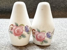 VINTAGE JUNETIME SUB A SIEGEL KERAMIK SALZ PFEFFERSTREUER FLORALE ROSENKNOSPEN HERGESTELLT