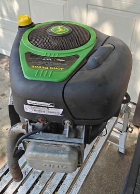 John Deere 100 Series 19.5 HP / 500 cc Briggs & Stratton Engine - Running Video