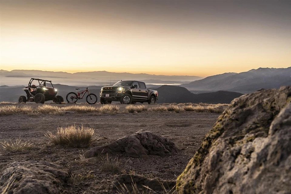 FOX 985-24-240 1.5-2.5" Front IFP Shocks for 20-24 Silverado/Sierra 2500/3500HD Foto 3 de 4