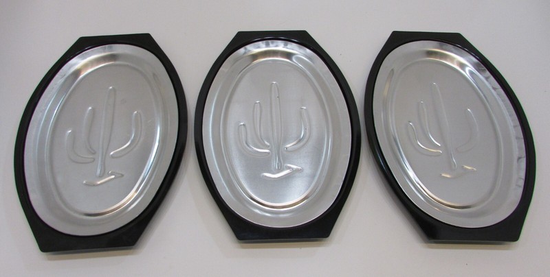 Set 3 New Vintage Nordic Ware Cactus Sizzler Aluminum Platters w Bakelite Holder