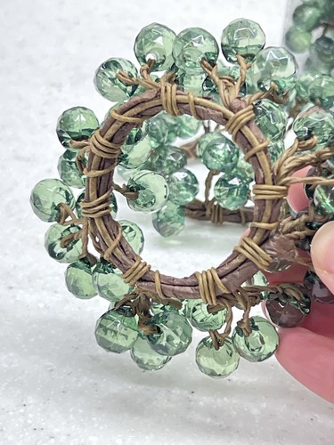 8 Napkin Rings Forrest Green Beads Acrylic Faceted Wired Christmas Holiday Decor - Picture 3 of 5