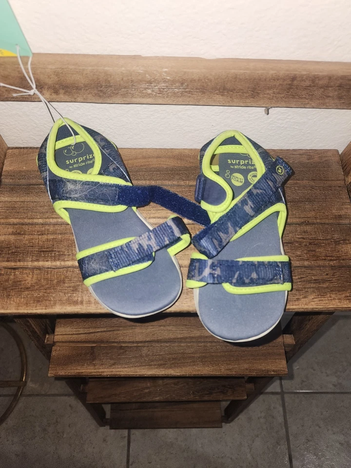 НОВЫЙ СЮРПРИЗ BT STRIDE RITE МАЛЬЧИКОВ ПЕСОЧНИЦЫ РАЗМЕР 12 АКУЛА ПЕЧАТИ СВЕТИТСЯ - Изображение 2 из 4