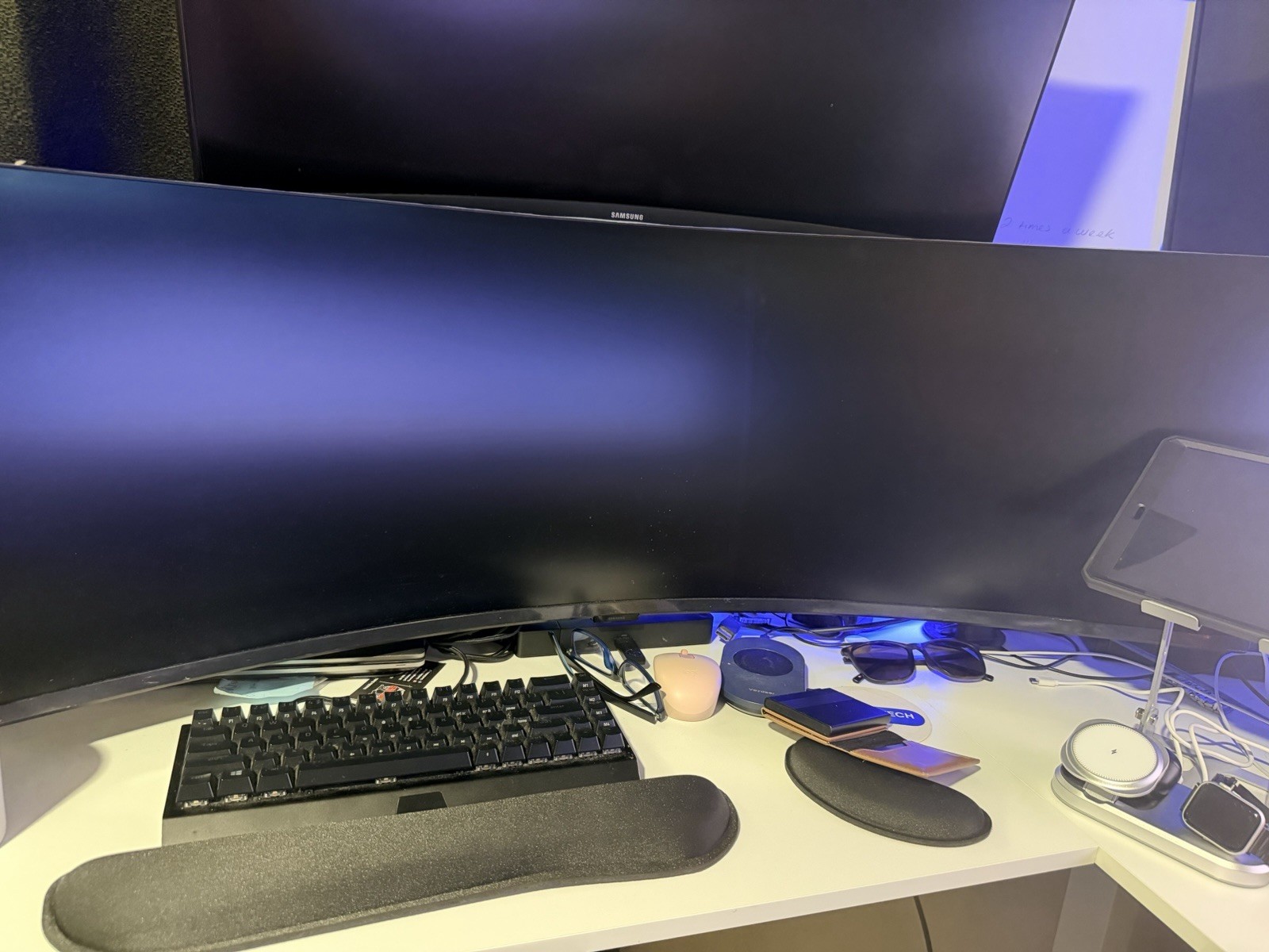 Samsung Odyssey G9 Curved Ultrawide Monitor 32:9 50 in+ Black Screen ...