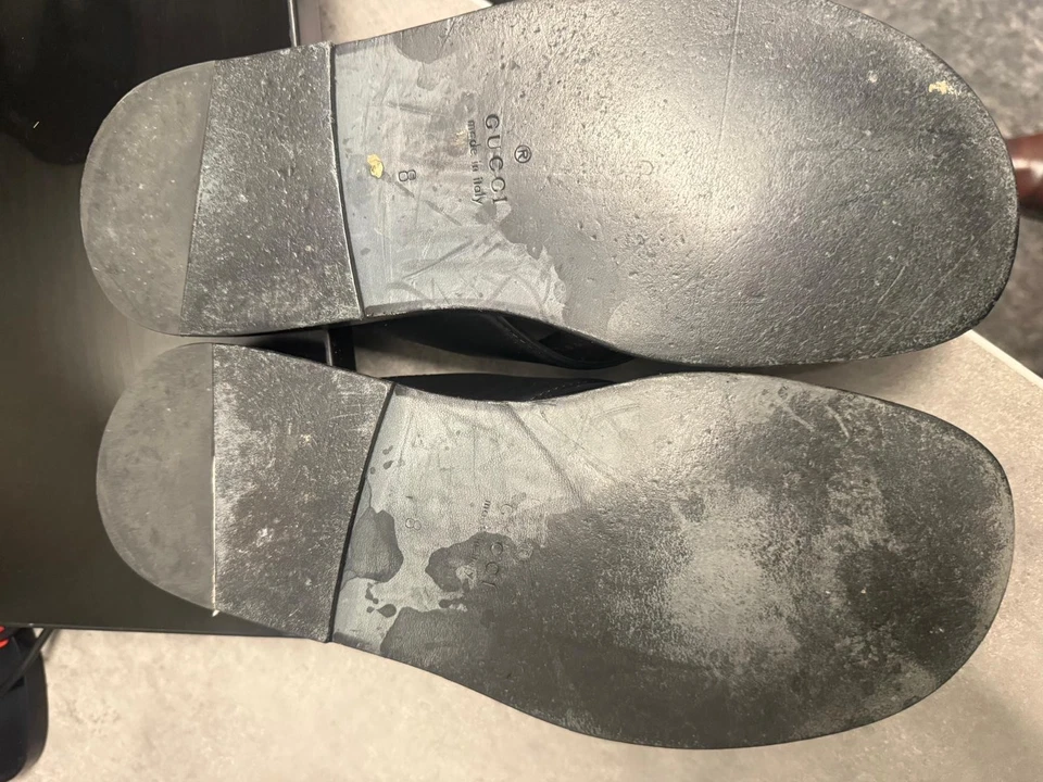 GUCCI SANDALIA HOMBRE CUERO NEGRO RECORTADO ENTRELAZADO G LOGO SLIDE EU41 US8 Foto 4 de 4