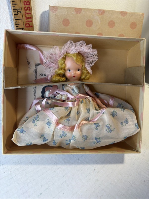 #87 Bridesmaid Frozen WT Box Doll ~ Nancy Ann Storybook Dolls Vintage